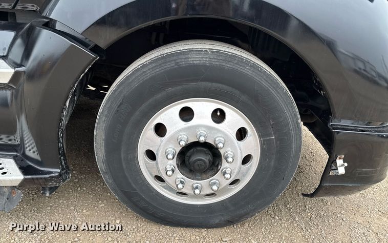 image for item DO0362 2018 Kenworth T680 semi truck