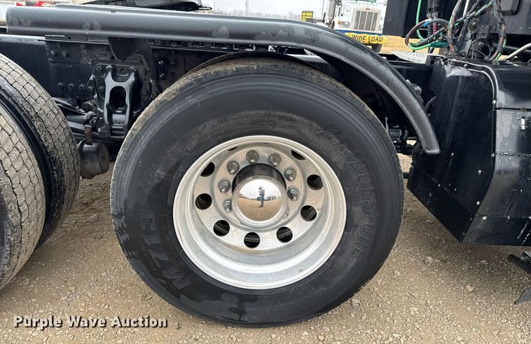 image for item DO0362 2018 Kenworth T680 semi truck