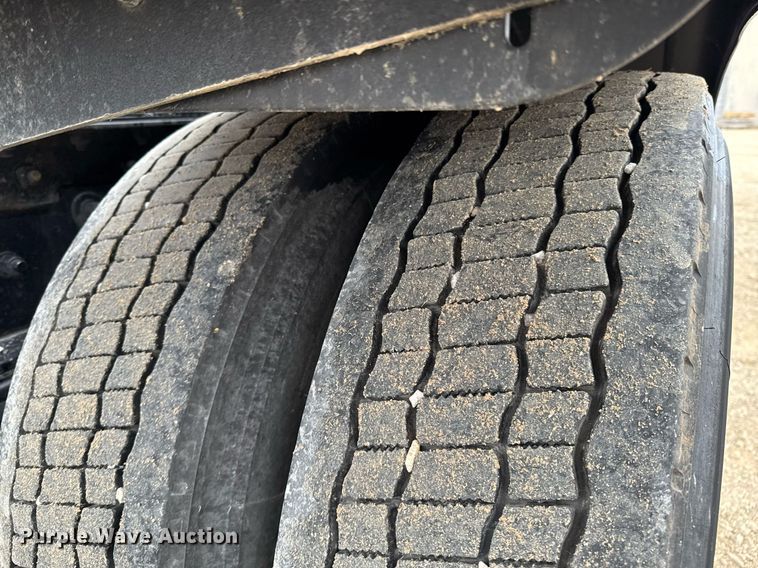 image for item DO0362 2018 Kenworth T680 semi truck