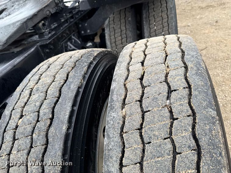 image for item DO0362 2018 Kenworth T680 semi truck