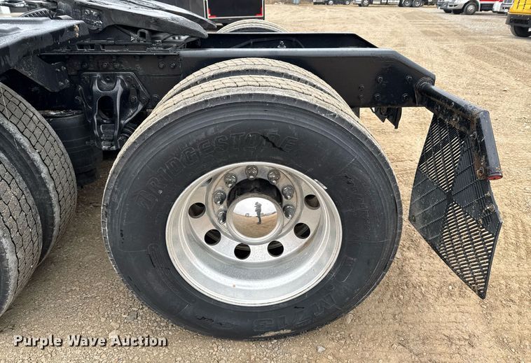 image for item DO0362 2018 Kenworth T680 semi truck