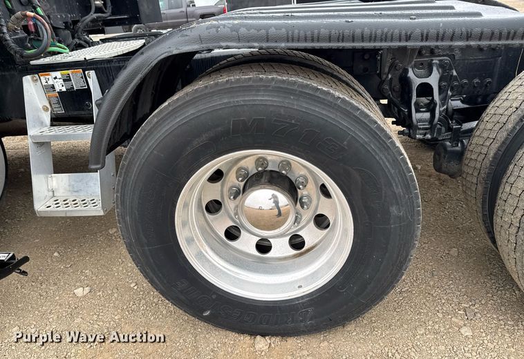 image for item DO0362 2018 Kenworth T680 semi truck