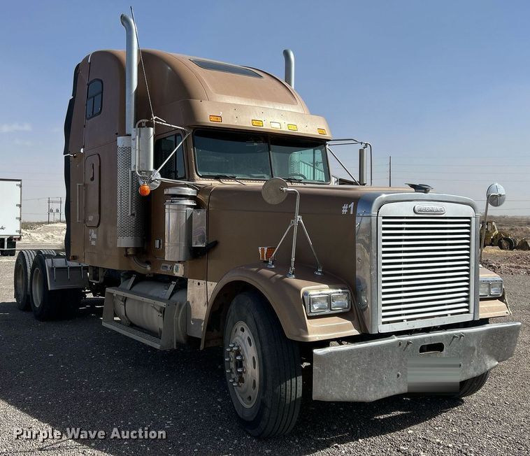 image for item DP6128 2000 Freightliner FLD120 semi truck