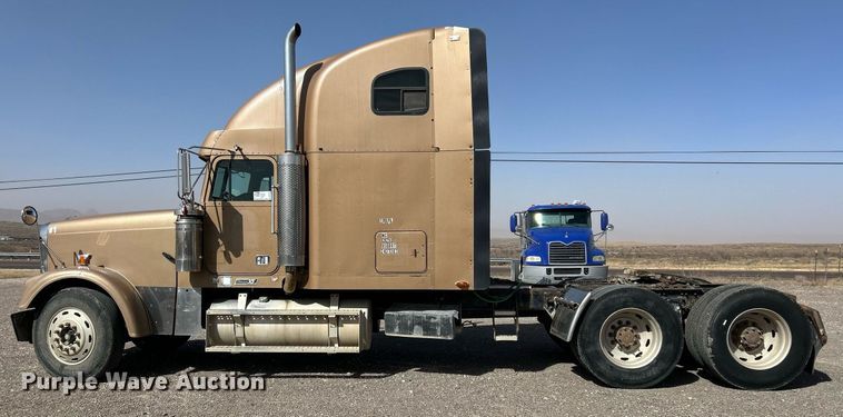 image for item DP6128 2000 Freightliner FLD120 semi truck
