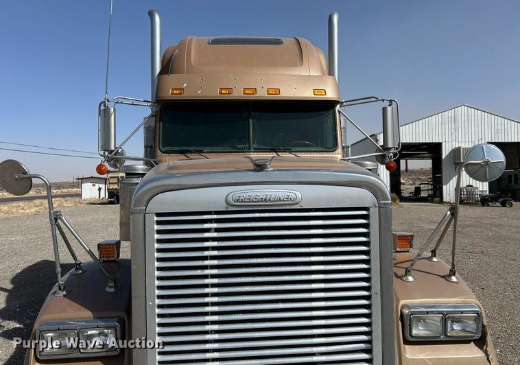 image for item DP6128 2000 Freightliner FLD120 semi truck
