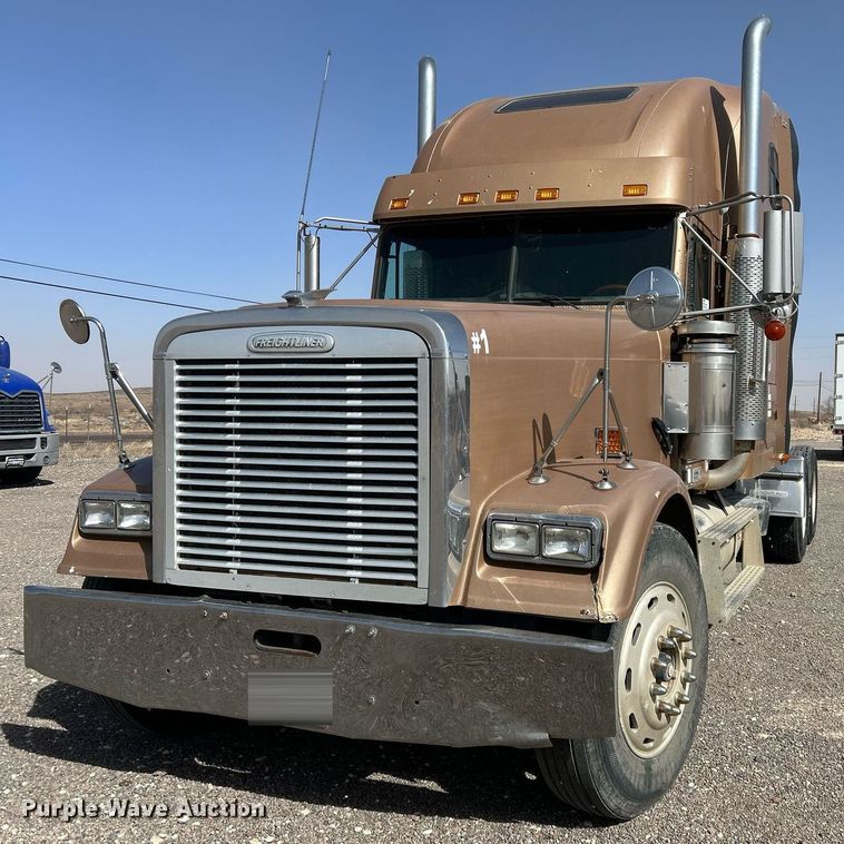 image for item DP6128 2000 Freightliner FLD120 semi truck