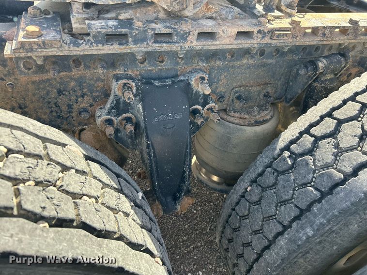 image for item DP6128 2000 Freightliner FLD120 semi truck