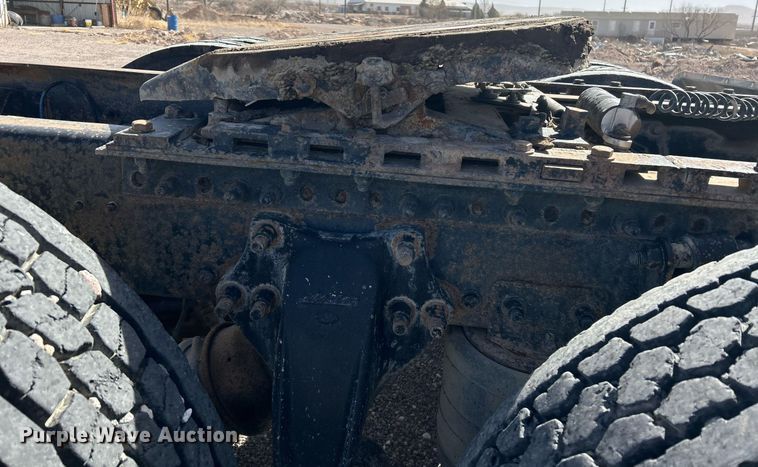 image for item DP6128 2000 Freightliner FLD120 semi truck