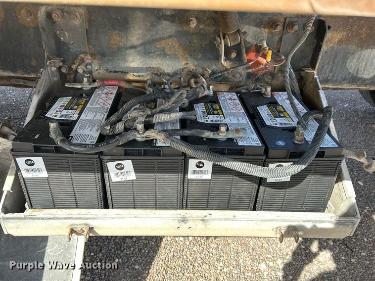 image for item DP6128 2000 Freightliner FLD120 semi truck