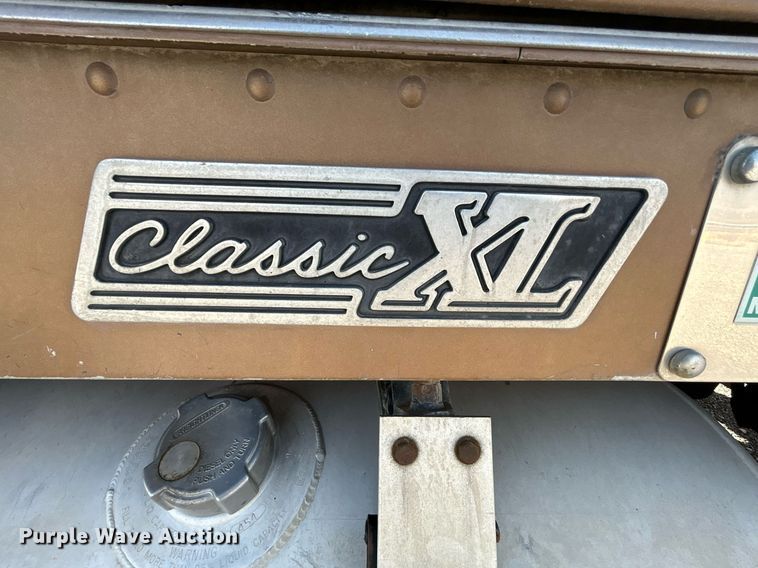 image for item DP6128 2000 Freightliner FLD120 semi truck