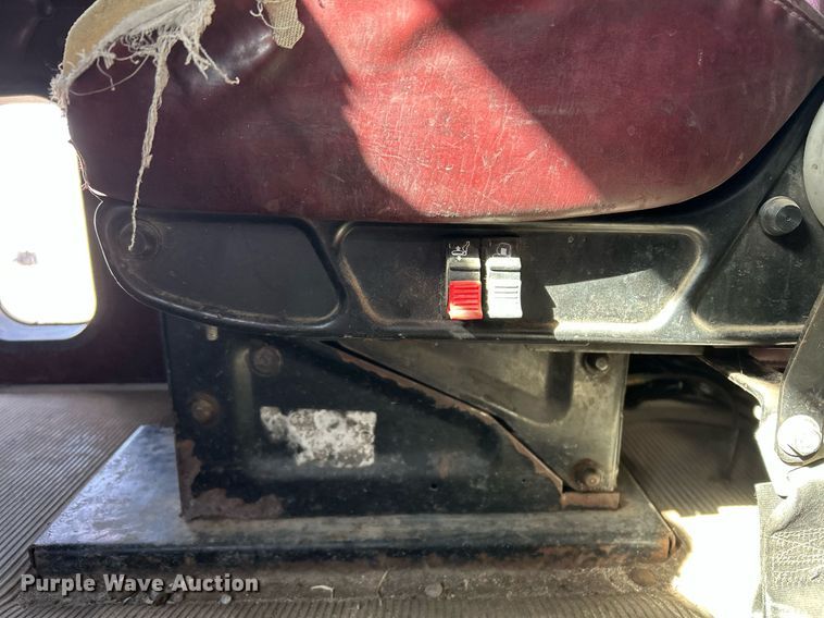 image for item DP6128 2000 Freightliner FLD120 semi truck