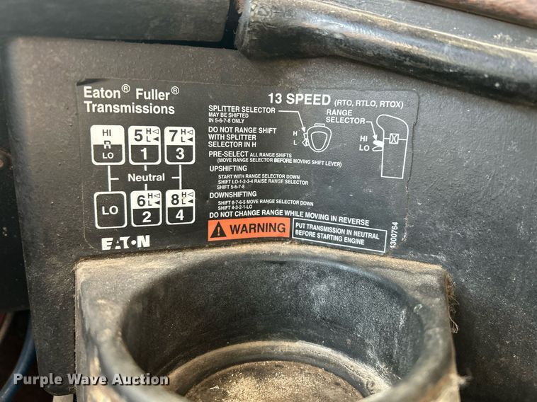 image for item DP6128 2000 Freightliner FLD120 semi truck