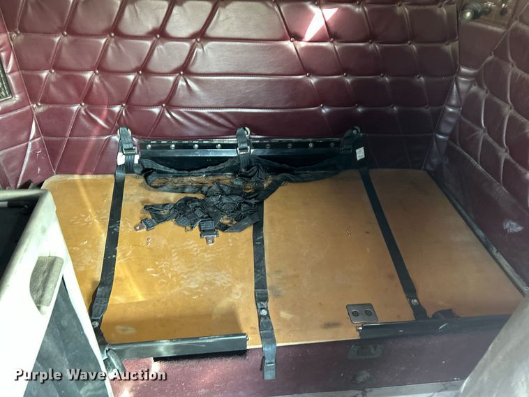 image for item DP6128 2000 Freightliner FLD120 semi truck