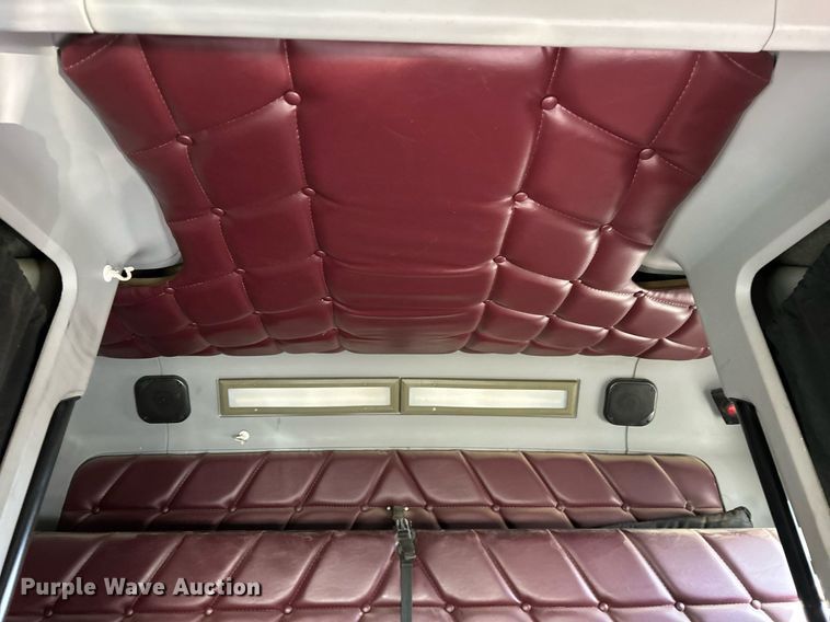 image for item DP6128 2000 Freightliner FLD120 semi truck