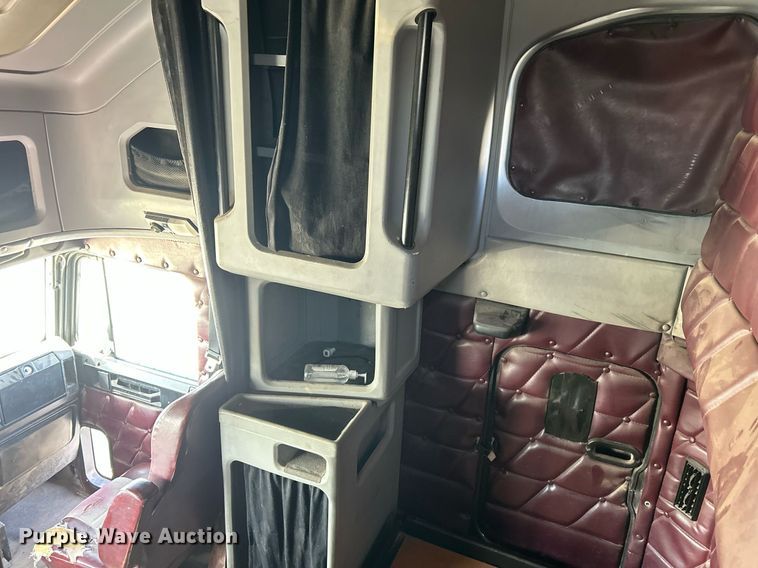 image for item DP6128 2000 Freightliner FLD120 semi truck