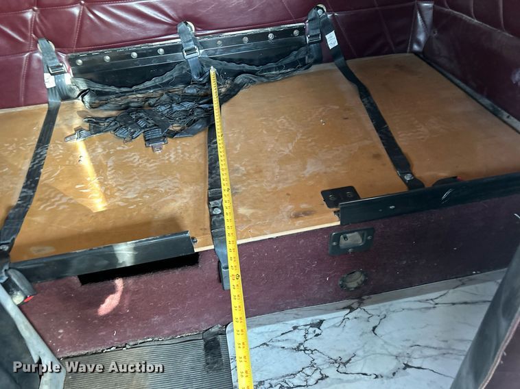 image for item DP6128 2000 Freightliner FLD120 semi truck