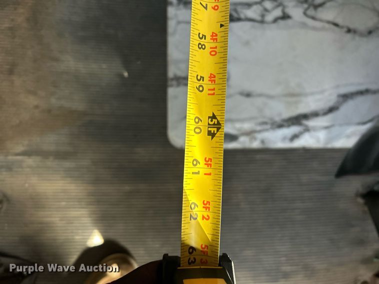 image for item DP6128 2000 Freightliner FLD120 semi truck