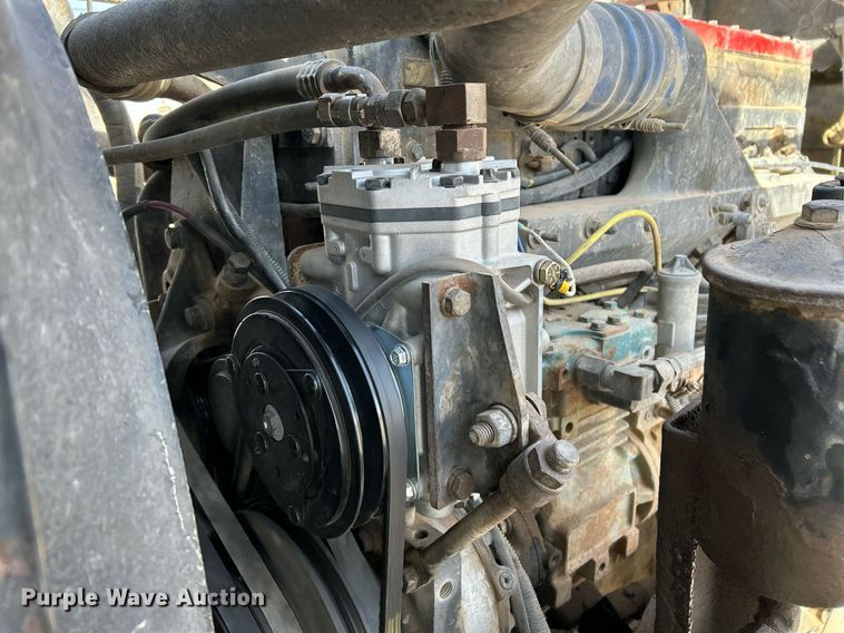 image for item DP6128 2000 Freightliner FLD120 semi truck