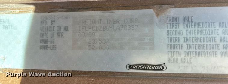 image for item DP6128 2000 Freightliner FLD120 semi truck