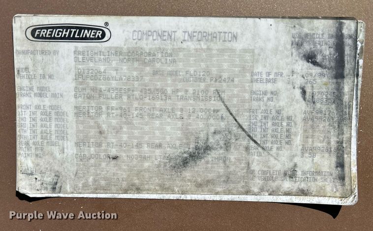 image for item DP6128 2000 Freightliner FLD120 semi truck