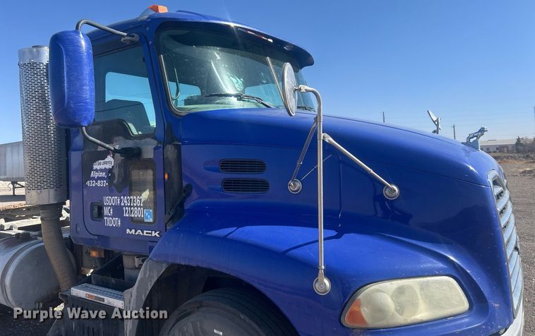 image for item DP6129 2014 Mack CXU613 semi truck