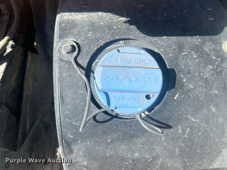 image for item DP6129 2014 Mack CXU613 semi truck