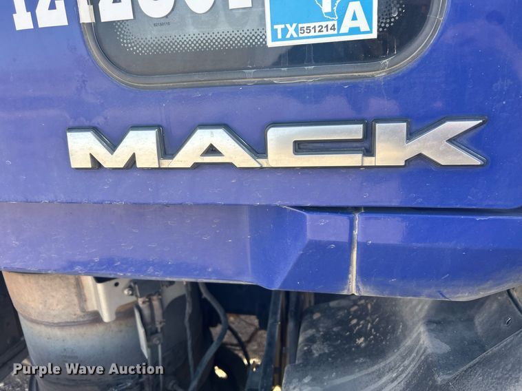 image for item DP6129 2014 Mack CXU613 semi truck