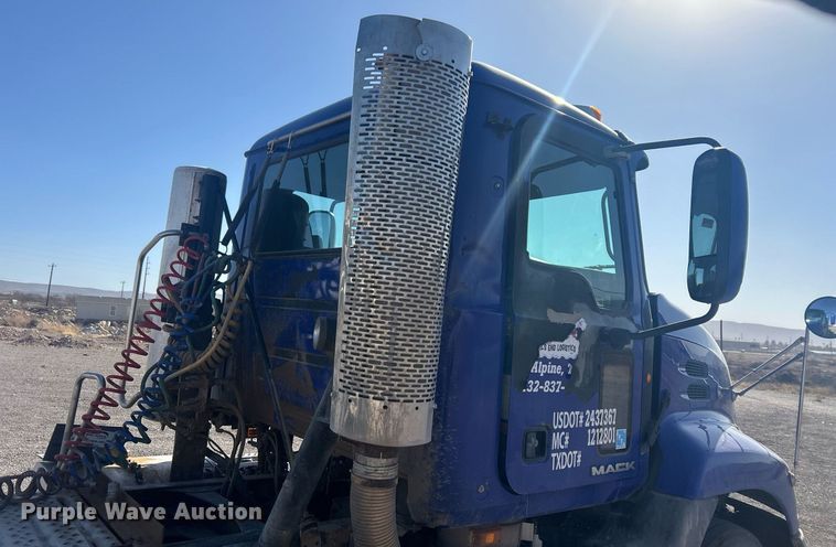 image for item DP6129 2014 Mack CXU613 semi truck