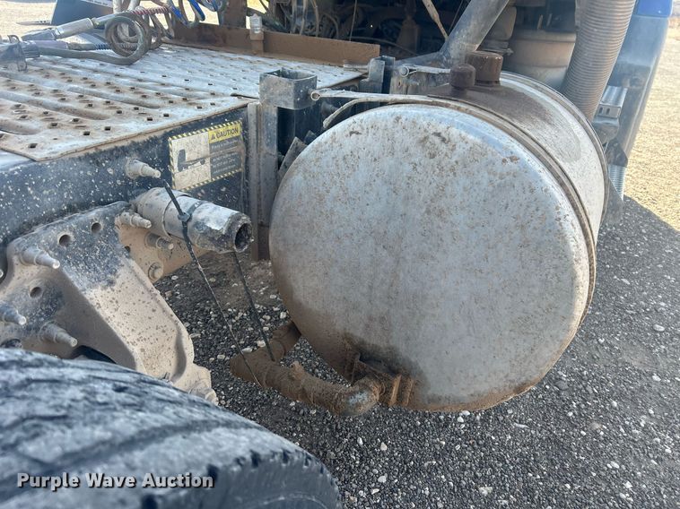 image for item DP6129 2014 Mack CXU613 semi truck