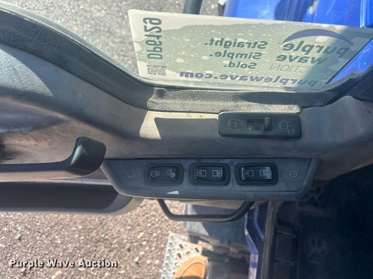 image for item DP6129 2014 Mack CXU613 semi truck