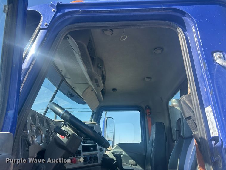 image for item DP6129 2014 Mack CXU613 semi truck