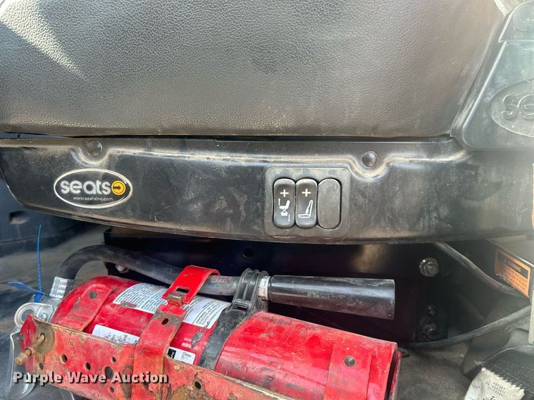 image for item DP6129 2014 Mack CXU613 semi truck