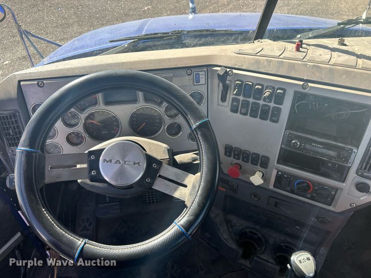 image for item DP6129 2014 Mack CXU613 semi truck