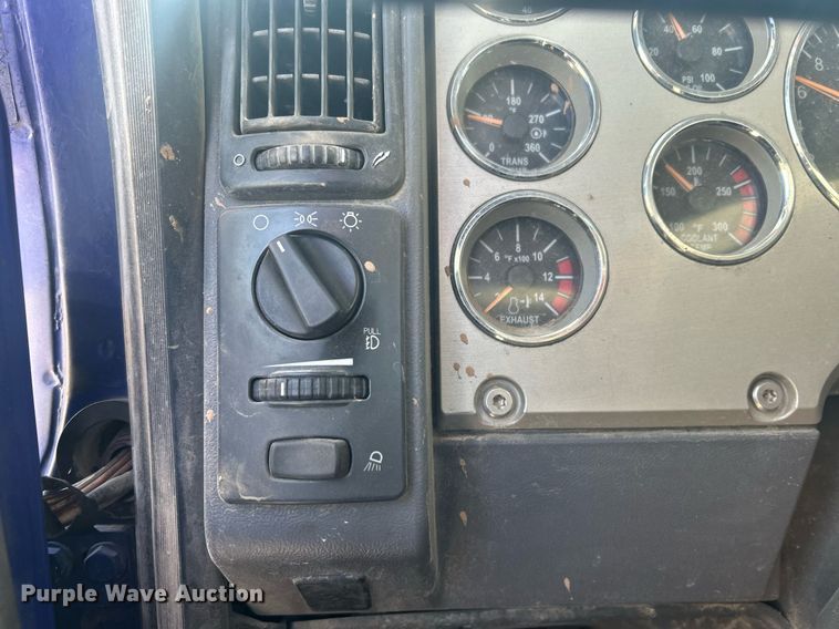 image for item DP6129 2014 Mack CXU613 semi truck