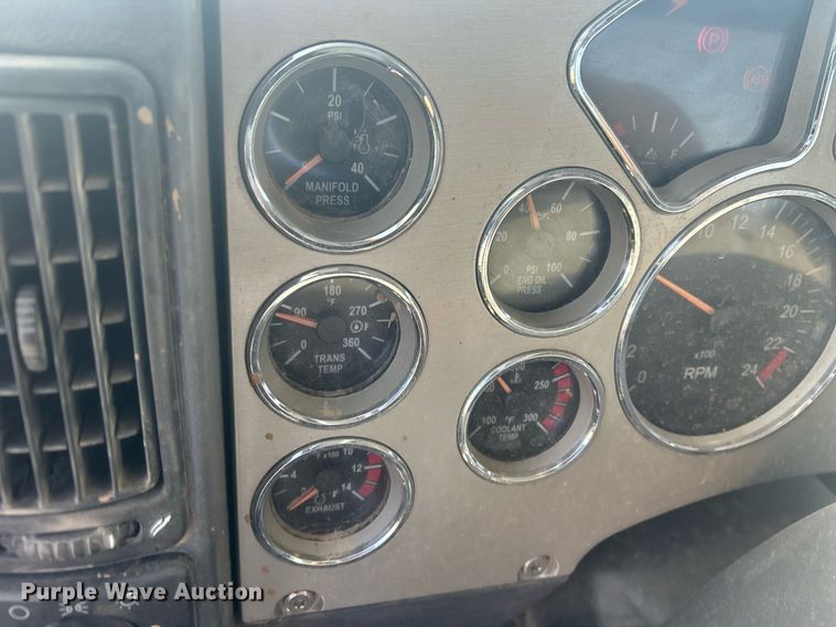 image for item DP6129 2014 Mack CXU613 semi truck