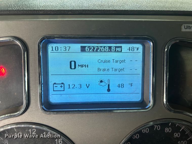 image for item DP6129 2014 Mack CXU613 semi truck