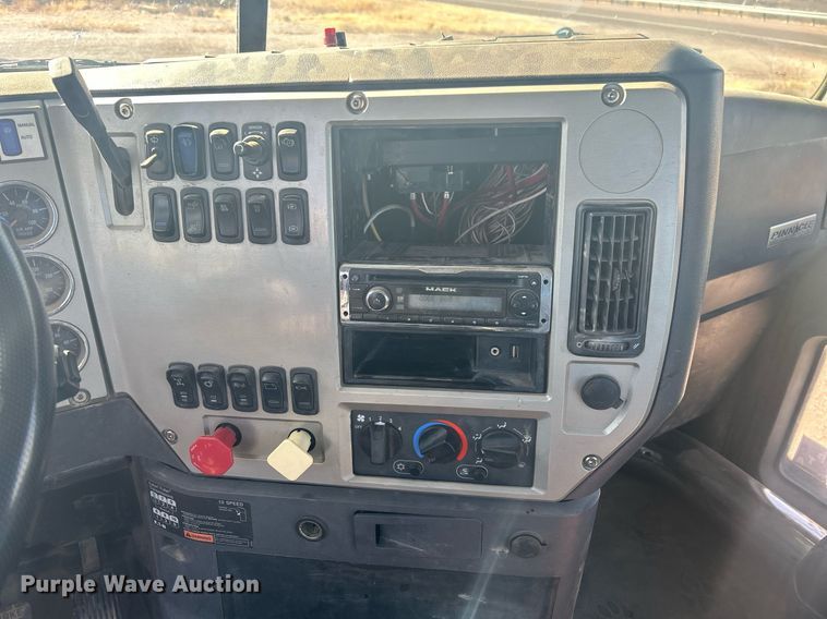 image for item DP6129 2014 Mack CXU613 semi truck