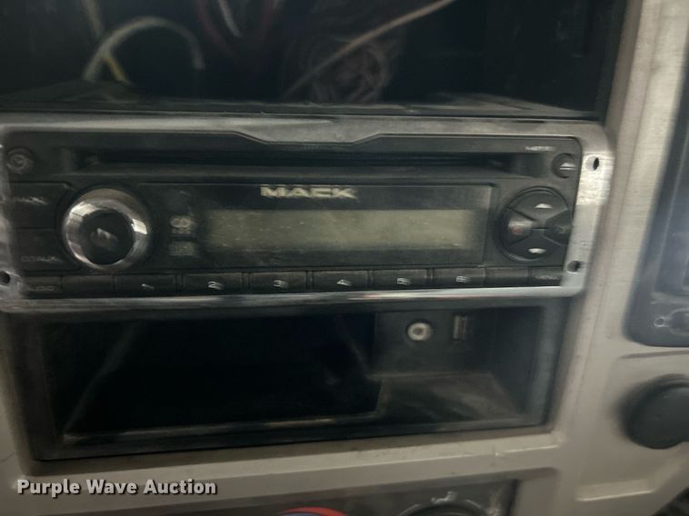 image for item DP6129 2014 Mack CXU613 semi truck