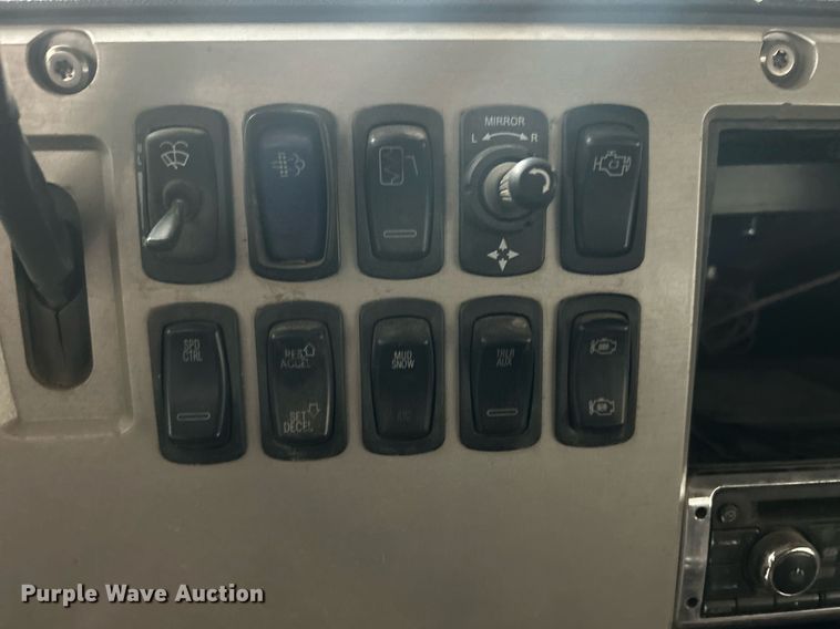 image for item DP6129 2014 Mack CXU613 semi truck