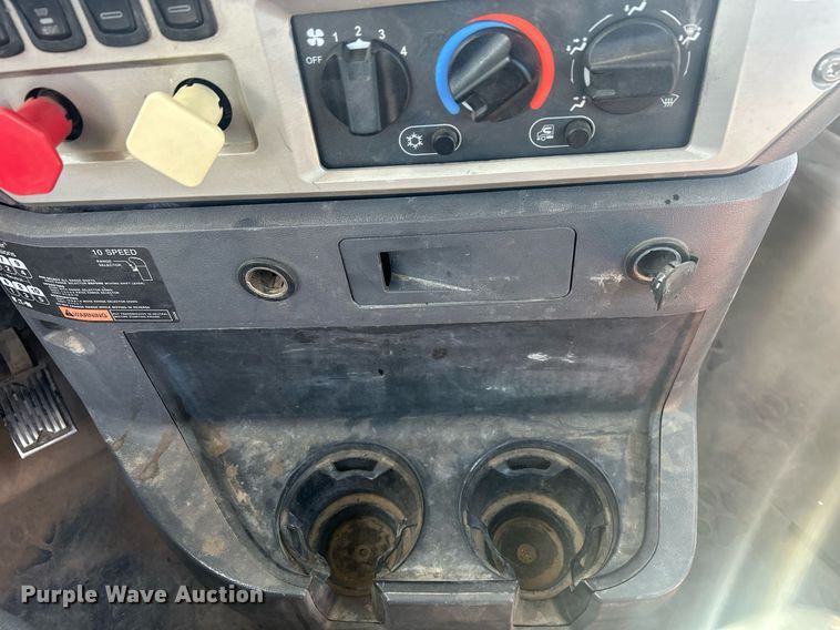 image for item DP6129 2014 Mack CXU613 semi truck