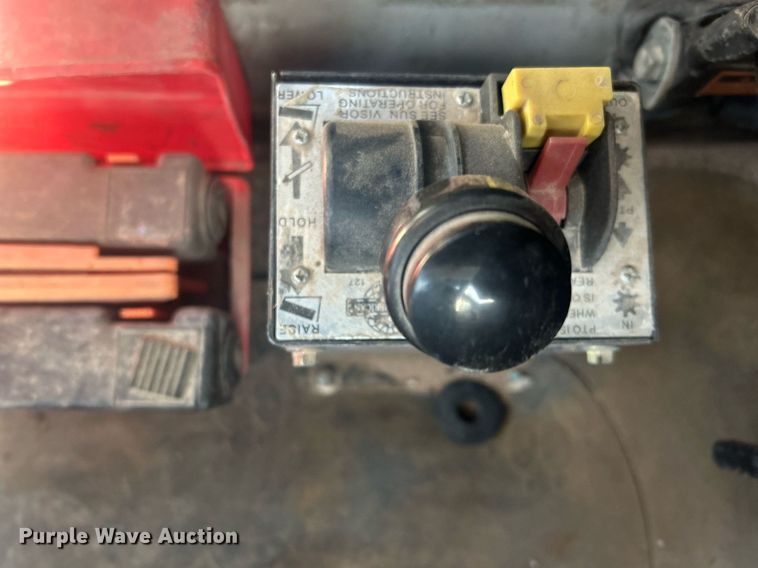 image for item DP6129 2014 Mack CXU613 semi truck