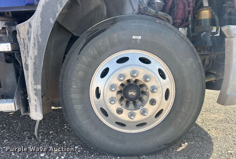 image for item DP6129 2014 Mack CXU613 semi truck