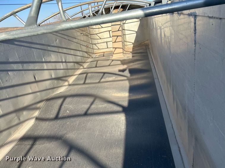 image for item DP6130 1990 Travis end dump trailer