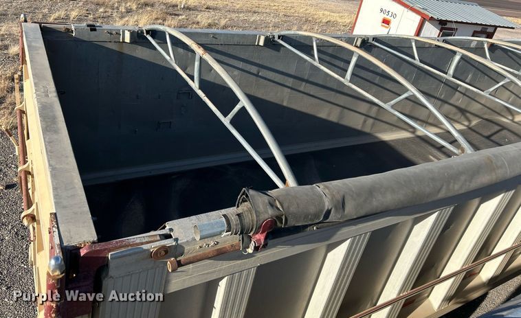 image for item DP6130 1990 Travis end dump trailer