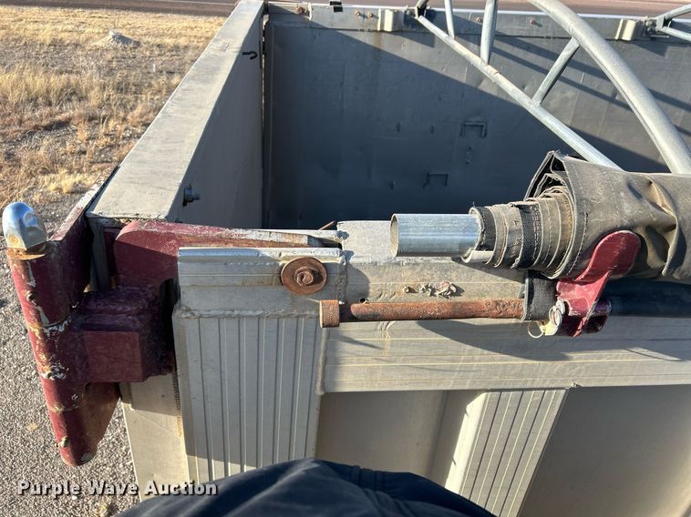 image for item DP6130 1990 Travis end dump trailer