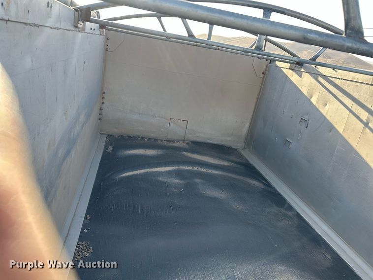 image for item DP6130 1990 Travis end dump trailer