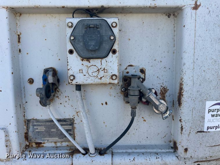 image for item DP6132 1993 Fruehauf dry van trailer