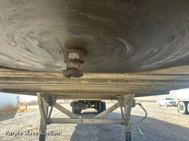 image for item DP6132 1993 Fruehauf dry van trailer