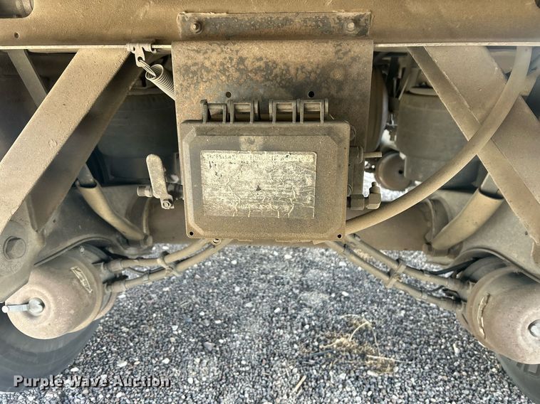 image for item DP6132 1993 Fruehauf dry van trailer