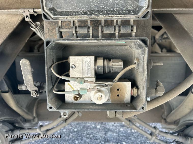 image for item DP6132 1993 Fruehauf dry van trailer